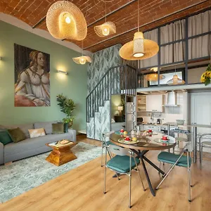  Apartment Metropolitan Loft: Center Base With Local Charm